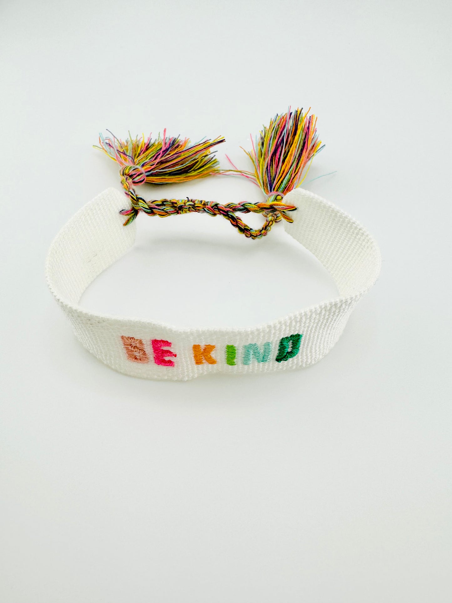 Be kind white and multicolored letters bracelet