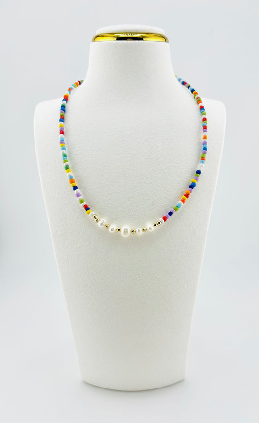 Rubi necklace in colorful beads and fresh water pearl