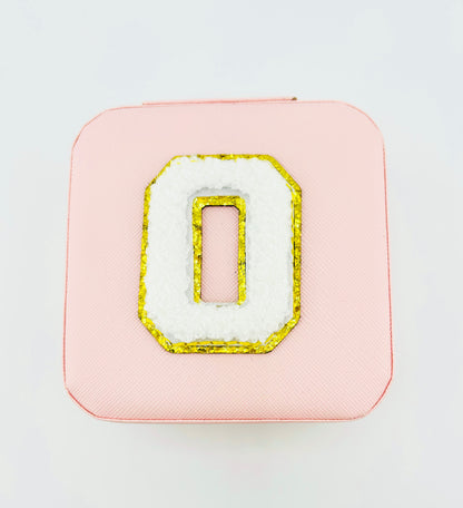 Letter O travel jewelry case in pink