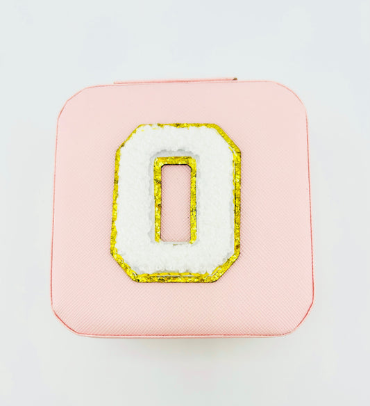 Letter O travel jewelry case in pink