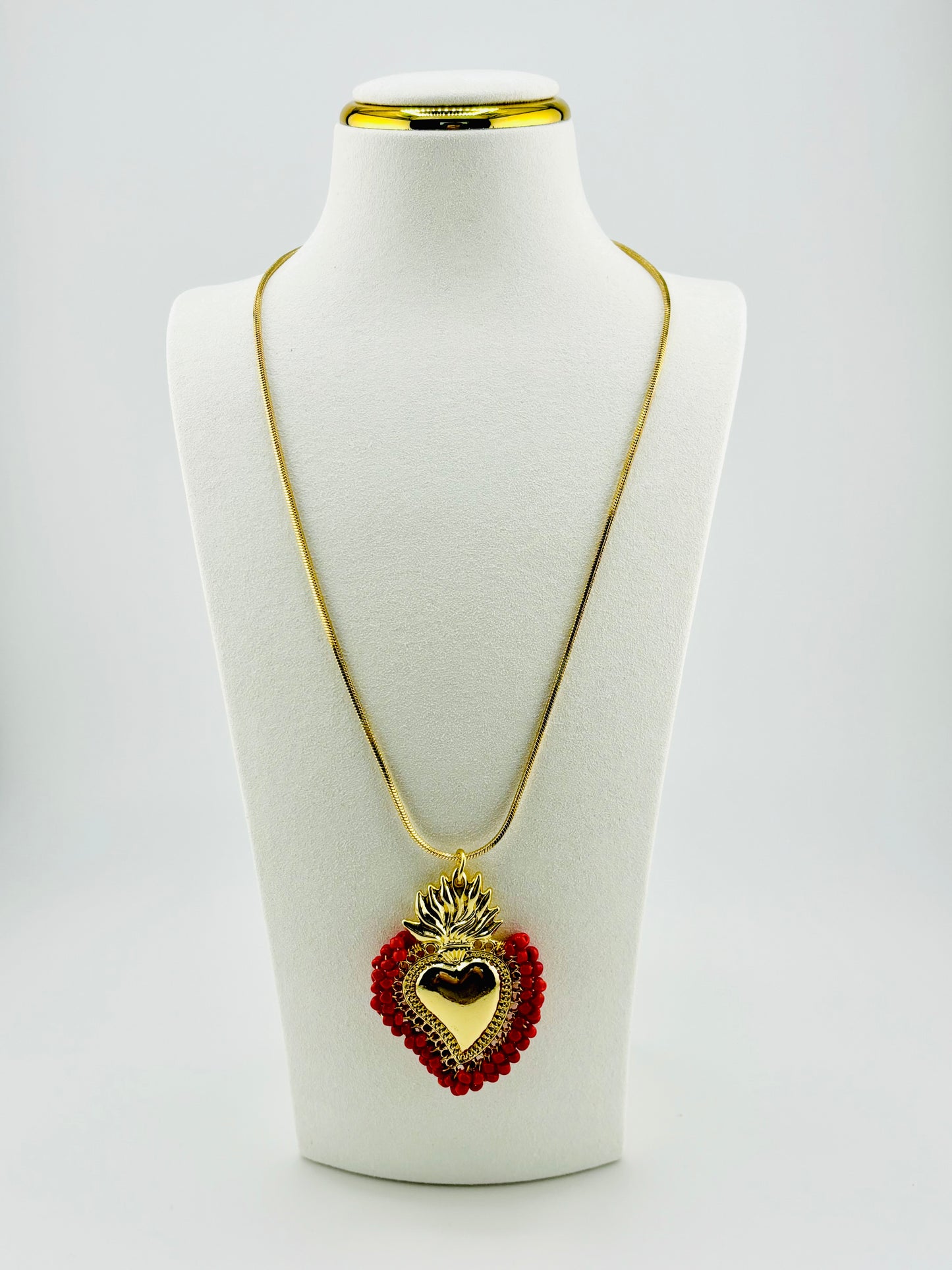 Abbie necklace with beaded red glass beads in 18k gold filled