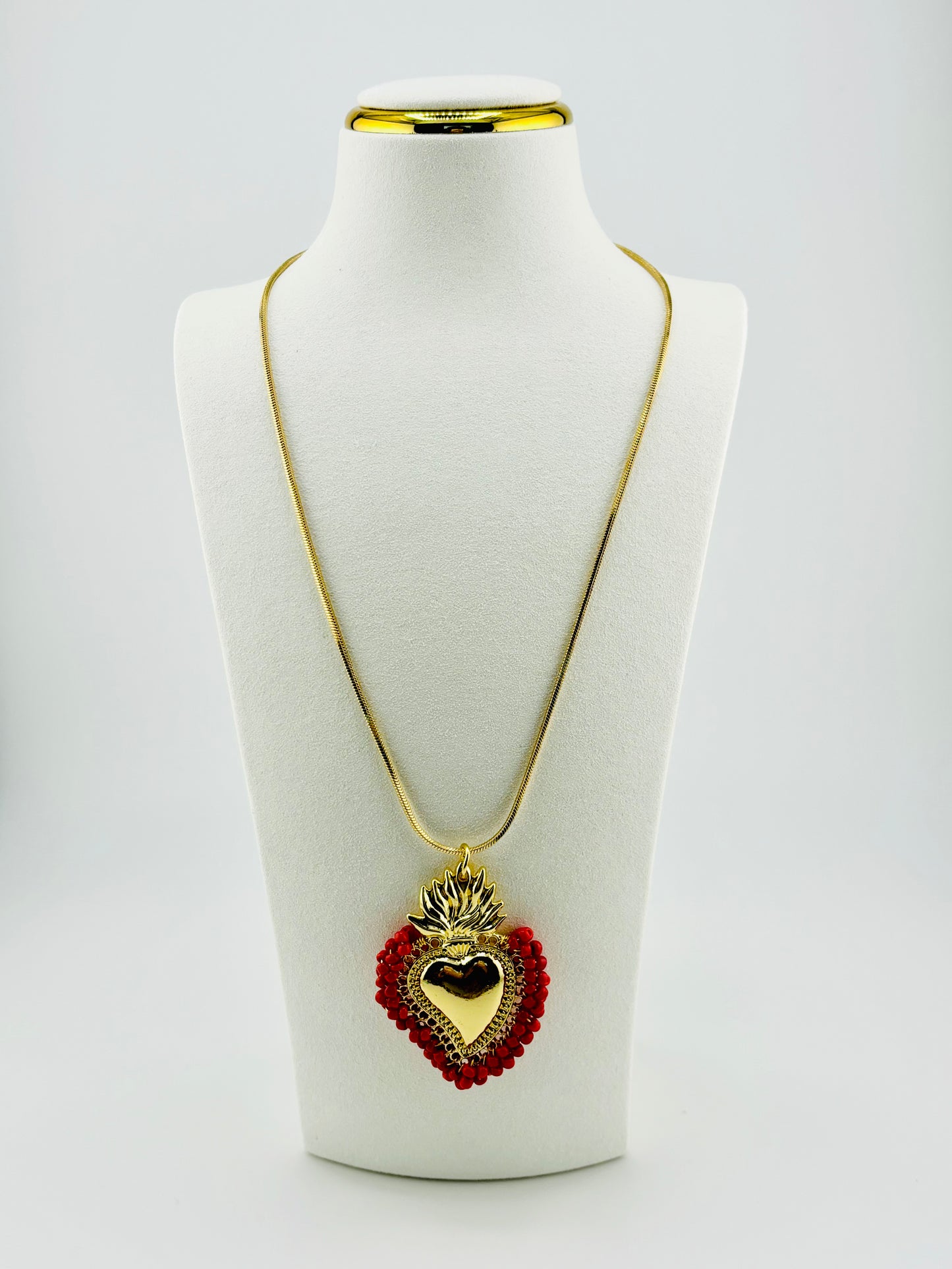 Abbie necklace with beaded red glass beads in 18k gold filled