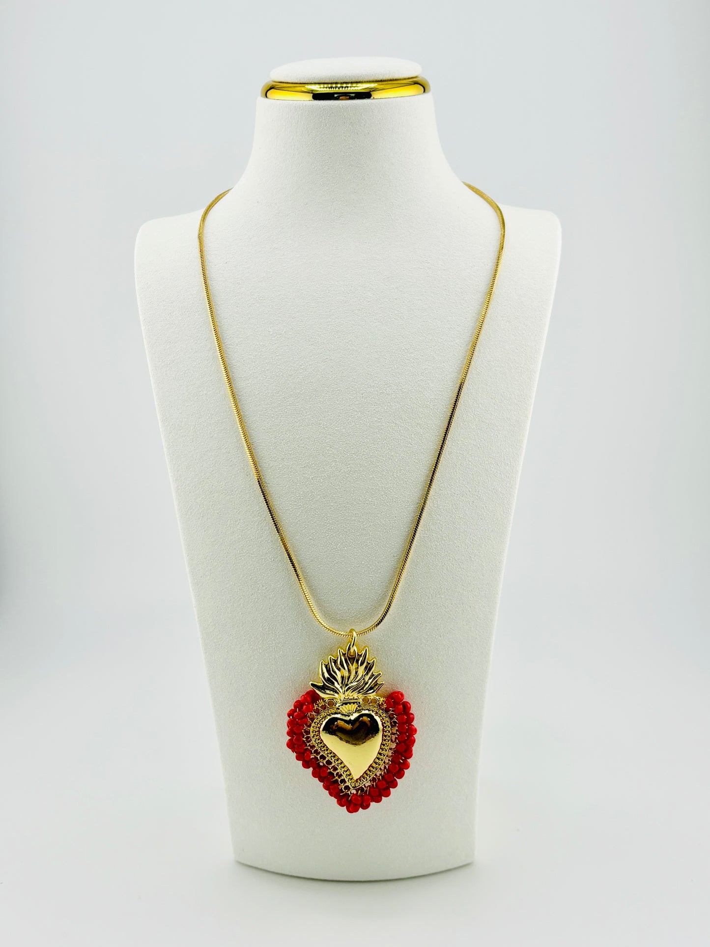 Abbie necklace with beaded red glass beads in 18k gold filled