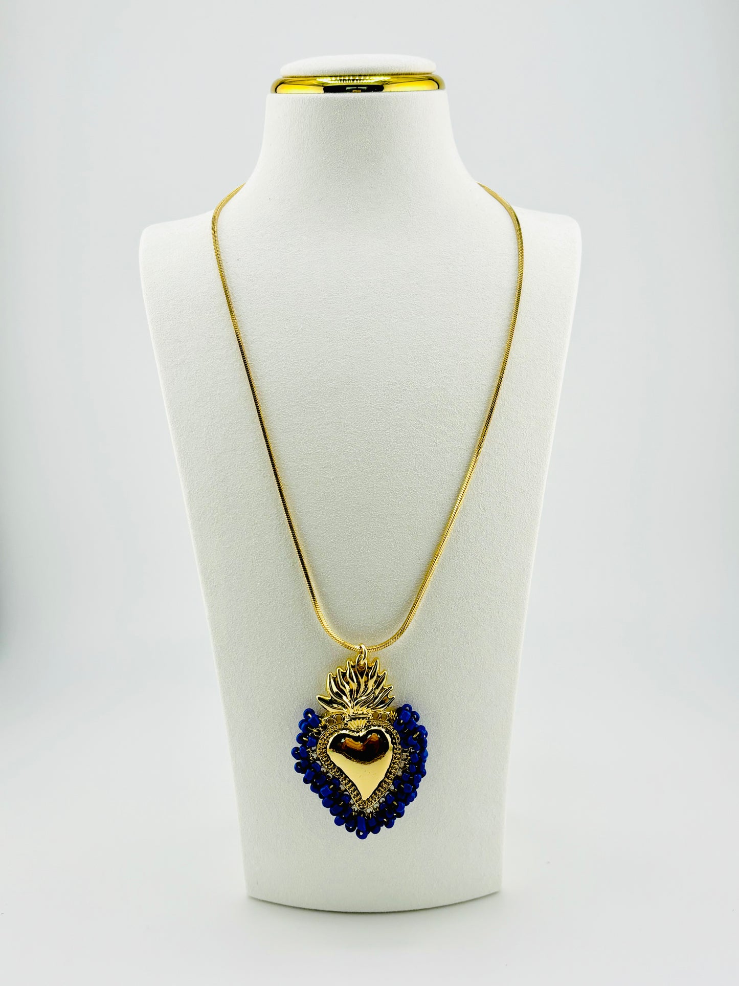 Abbie necklace with beaded blue glass beads in 18k gold filled